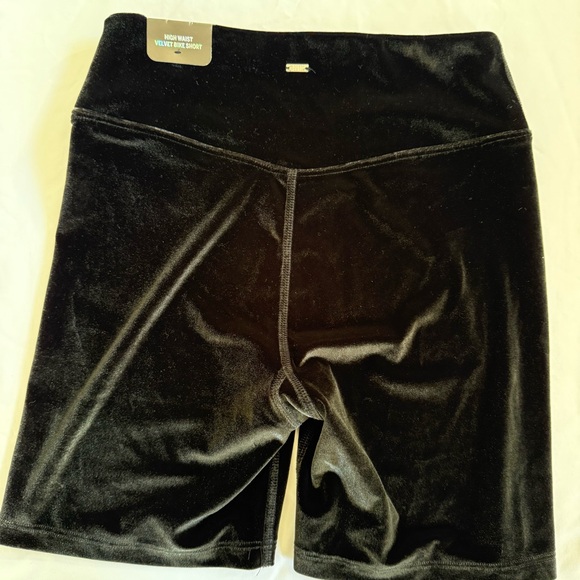 Victoria's Secret Black Velvet Shorts Size S - Picture 5 of 5
